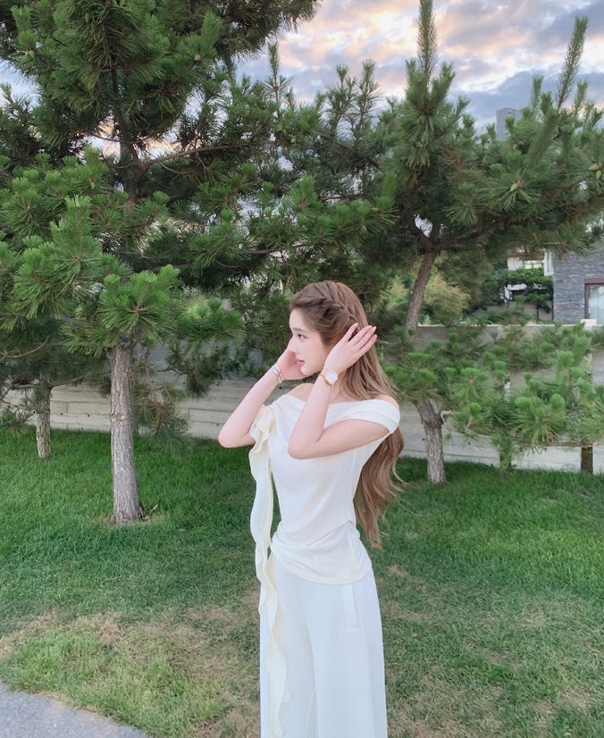 Asymmetric off-shoulder ruffle-drape top