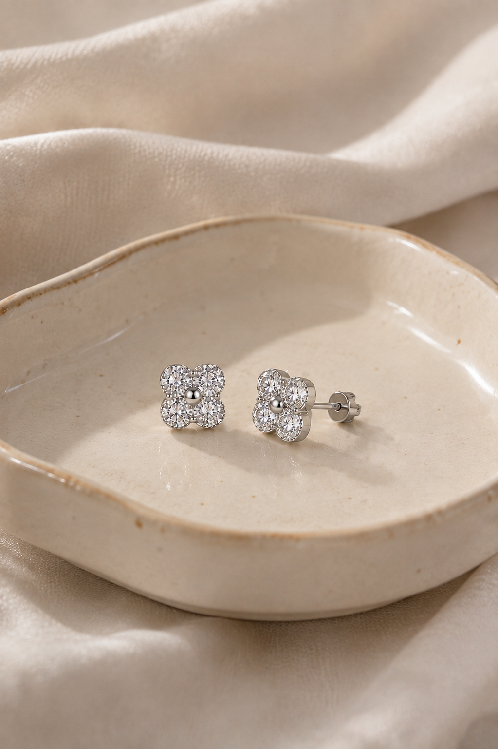 925 Silver Four-Leaf Clover Rhinestone Stud Earrings