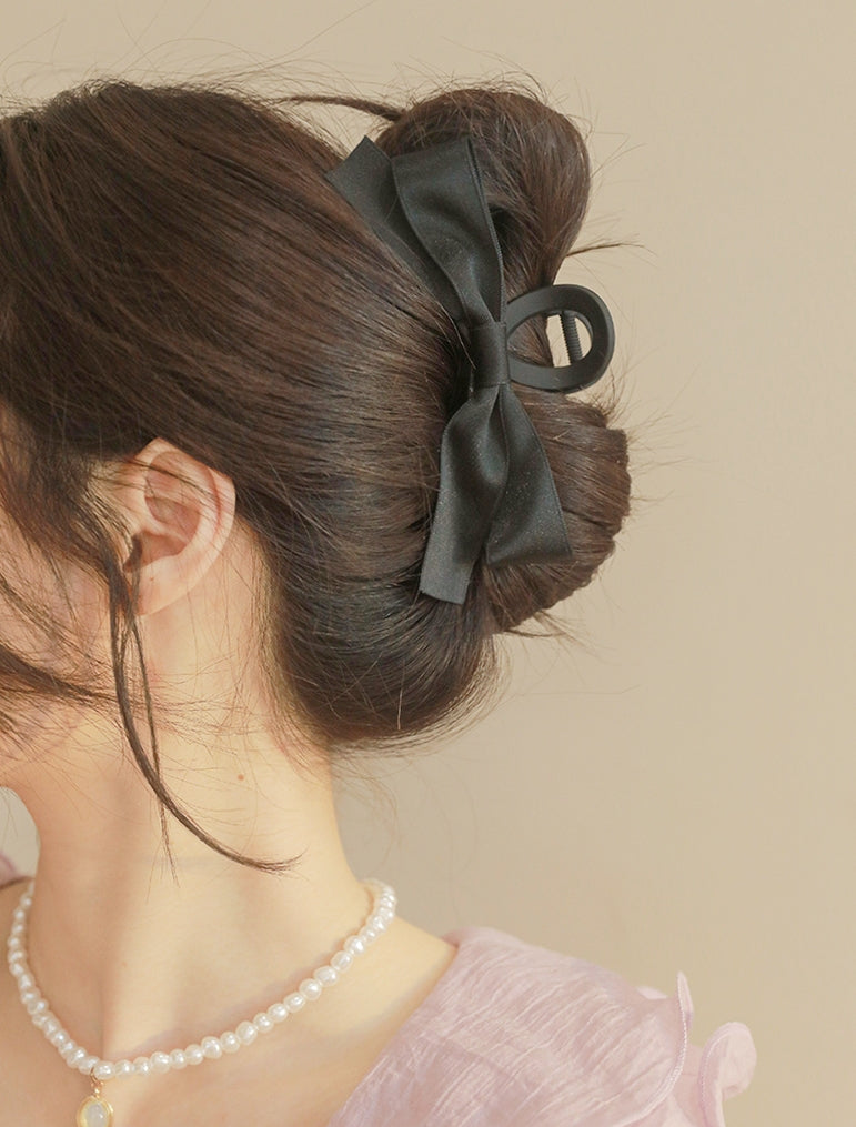 Elegant Matte Hepburn-Style Bow Shark Clip