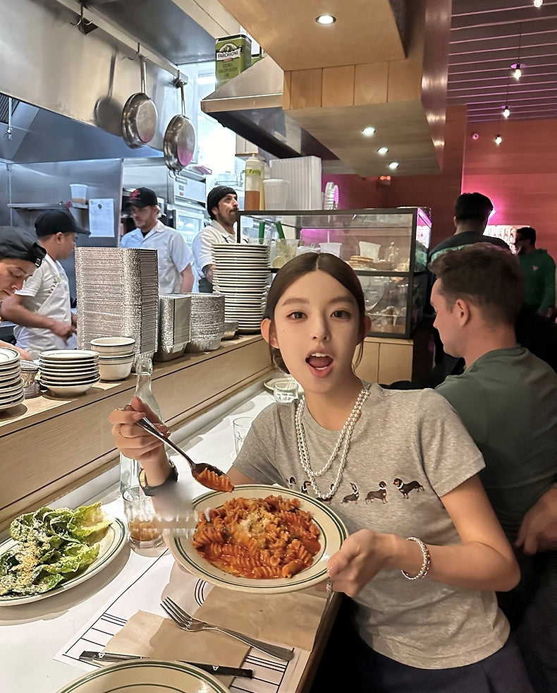 MARKGONG Jennie Style Pearl Dachshund Fitted Tee