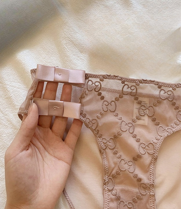 Low-Rise Sexy Panties with Bowknot Embossed Pattern